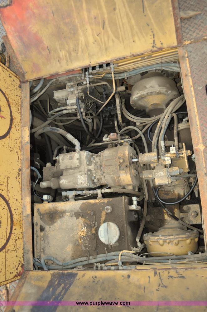 image for item F2229 1987 Caterpillar AP-800 asphalt paver