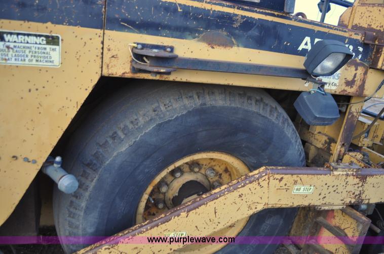 image for item F2229 1987 Caterpillar AP-800 asphalt paver