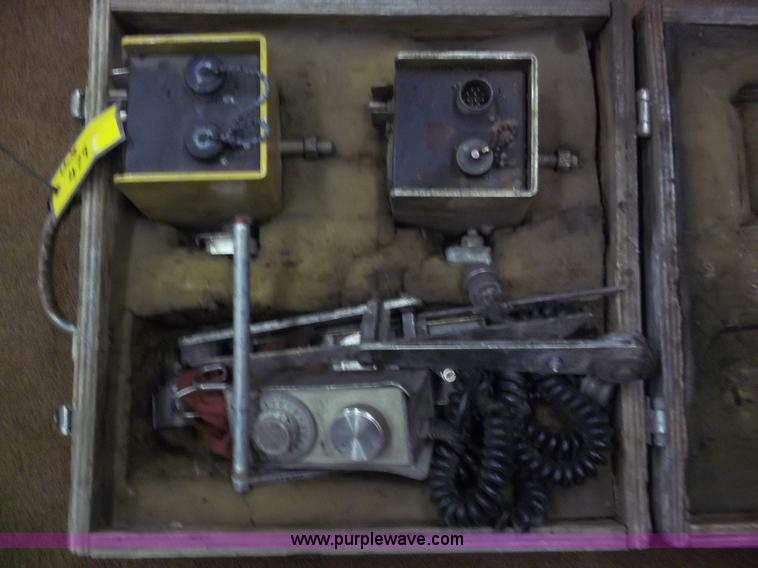 image for item F2229 1987 Caterpillar AP-800 asphalt paver