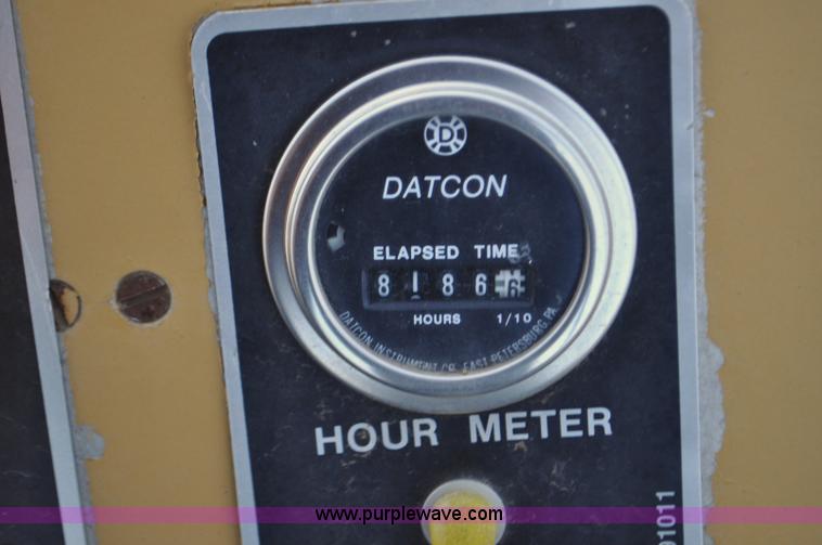 image for item F2229 1987 Caterpillar AP-800 asphalt paver