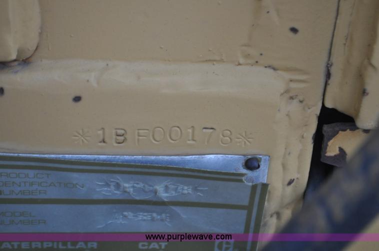 image for item F2229 1987 Caterpillar AP-800 asphalt paver