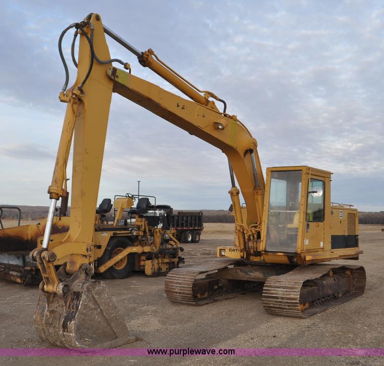 image for item F2236 1977 Caterpillar 225 excavator