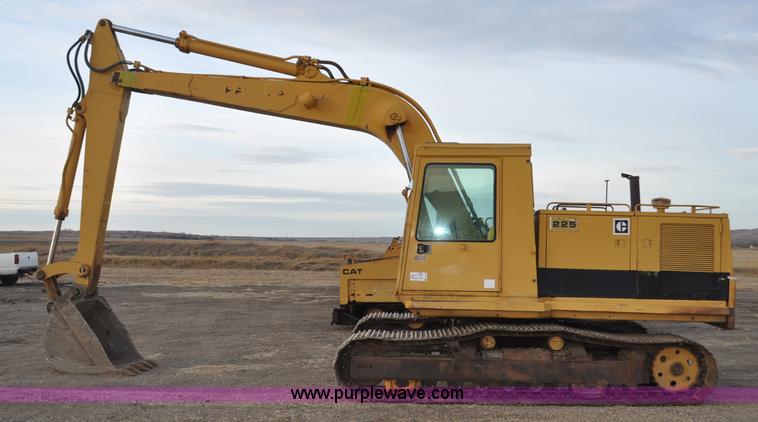 image for item F2236 1977 Caterpillar 225 excavator