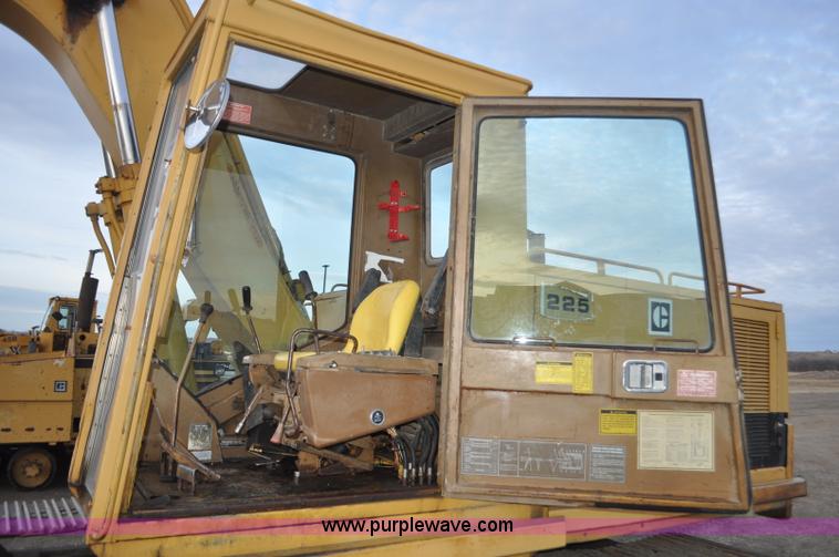 image for item F2236 1977 Caterpillar 225 excavator