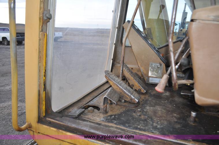 image for item F2236 1977 Caterpillar 225 excavator