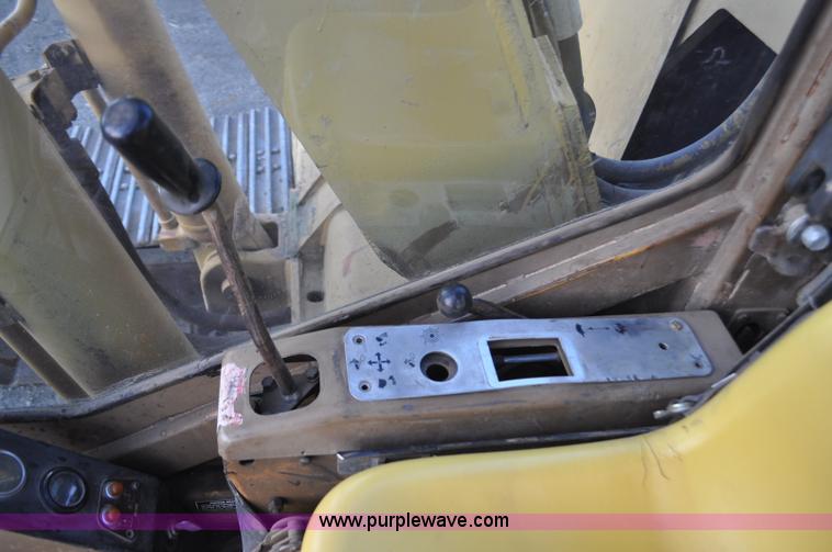 image for item F2236 1977 Caterpillar 225 excavator