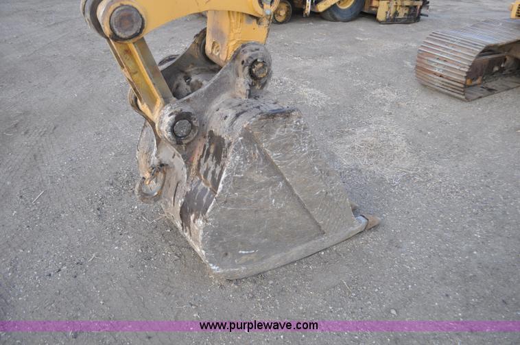 image for item F2236 1977 Caterpillar 225 excavator
