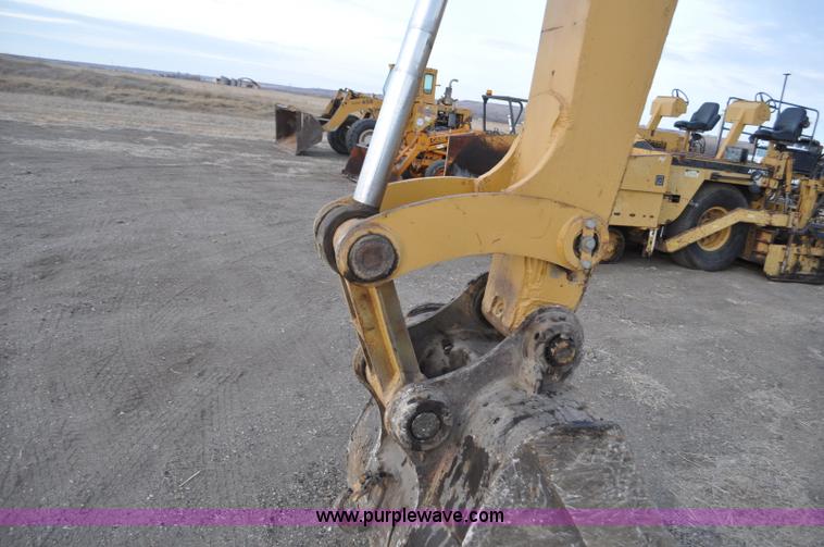 image for item F2236 1977 Caterpillar 225 excavator