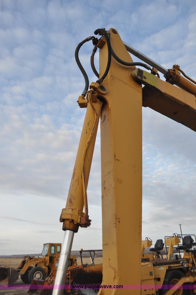 image for item F2236 1977 Caterpillar 225 excavator