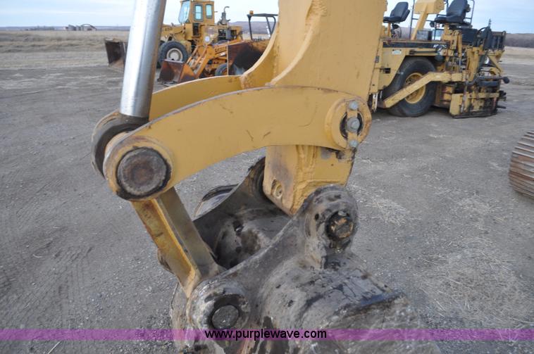 image for item F2236 1977 Caterpillar 225 excavator