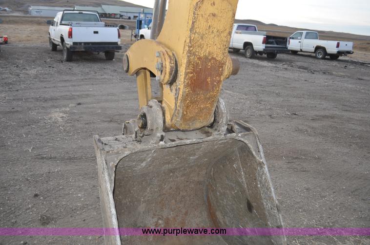 image for item F2236 1977 Caterpillar 225 excavator