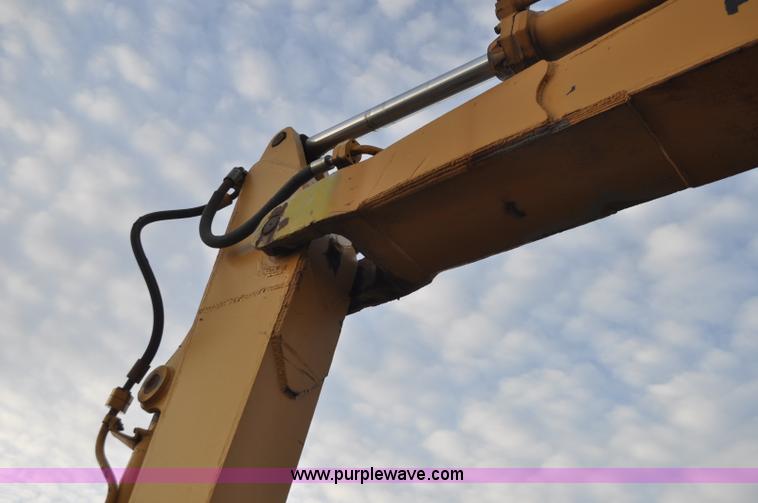 image for item F2236 1977 Caterpillar 225 excavator