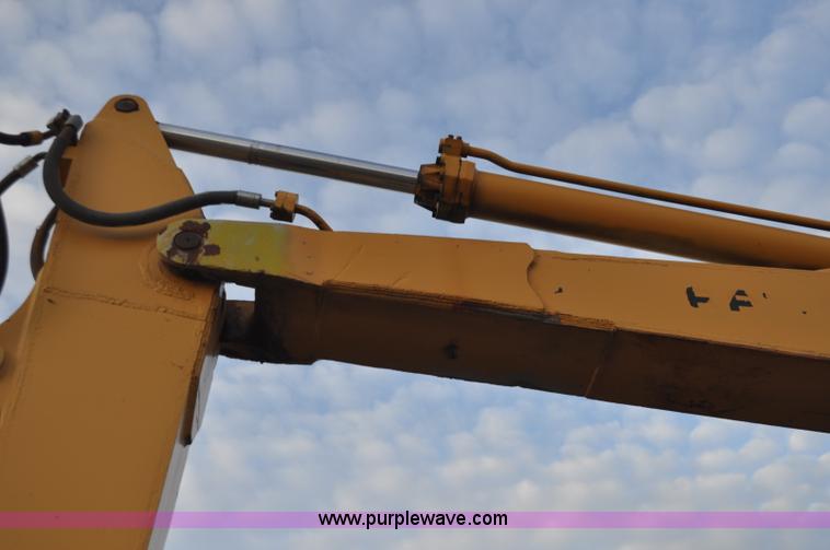 image for item F2236 1977 Caterpillar 225 excavator
