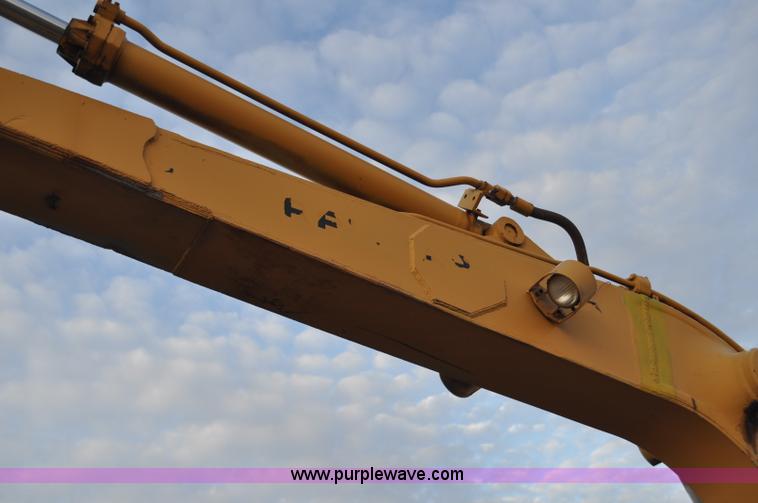 image for item F2236 1977 Caterpillar 225 excavator