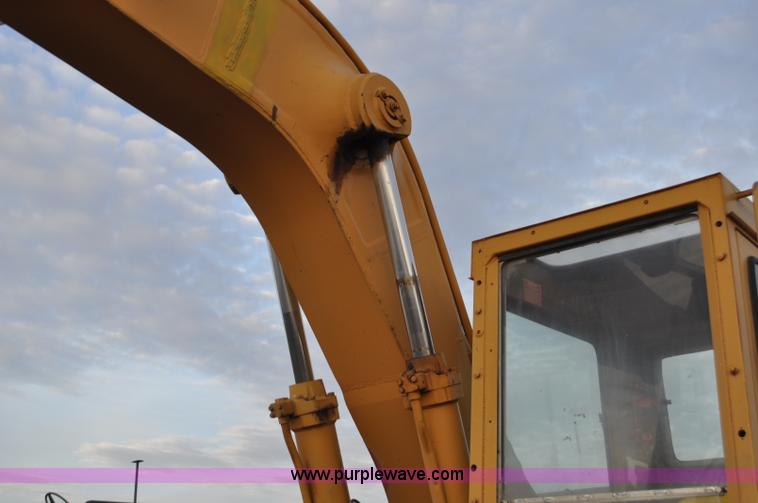 image for item F2236 1977 Caterpillar 225 excavator