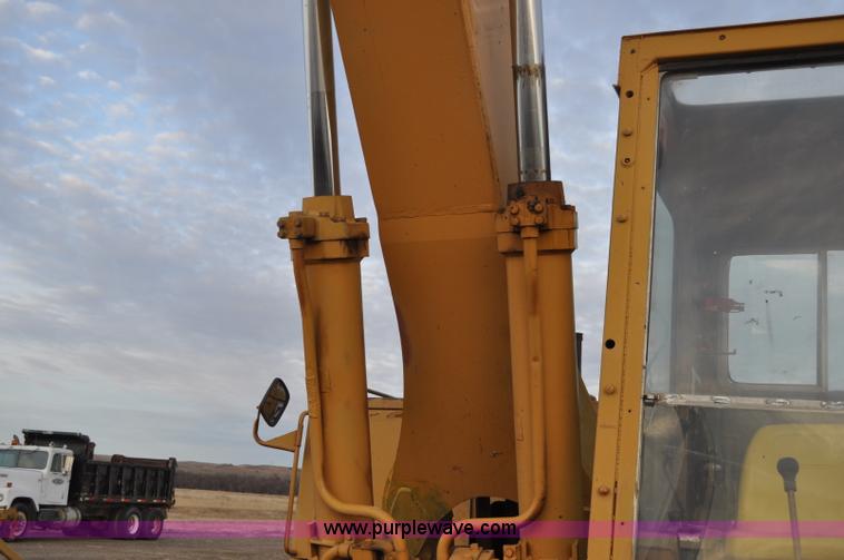 image for item F2236 1977 Caterpillar 225 excavator