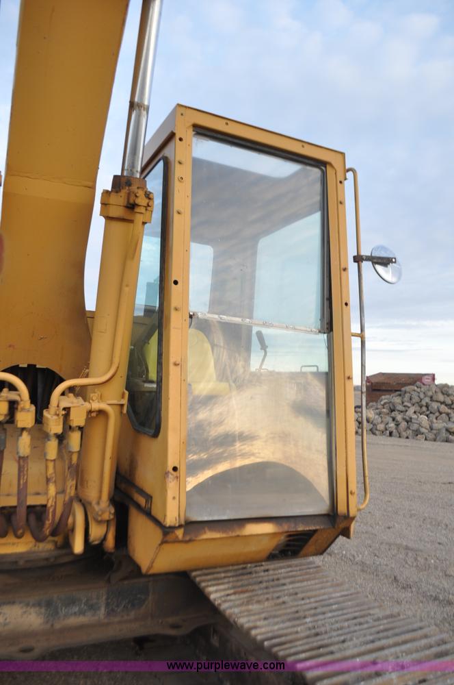 image for item F2236 1977 Caterpillar 225 excavator