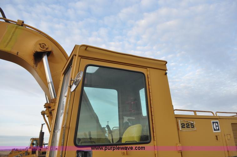 image for item F2236 1977 Caterpillar 225 excavator