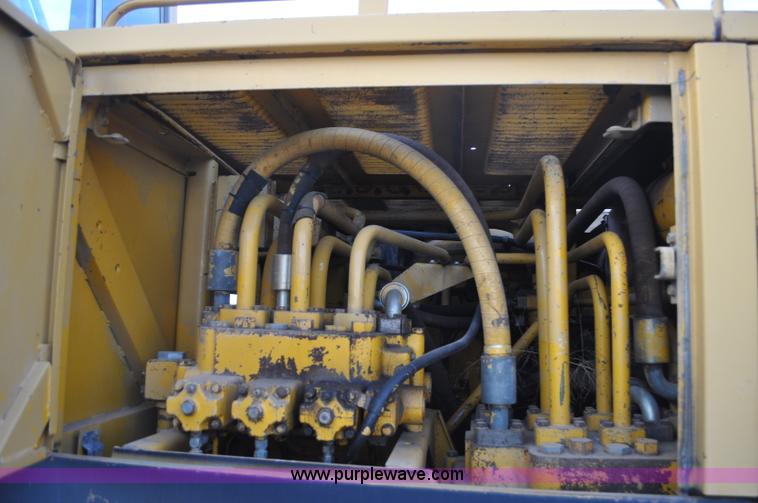 image for item F2236 1977 Caterpillar 225 excavator