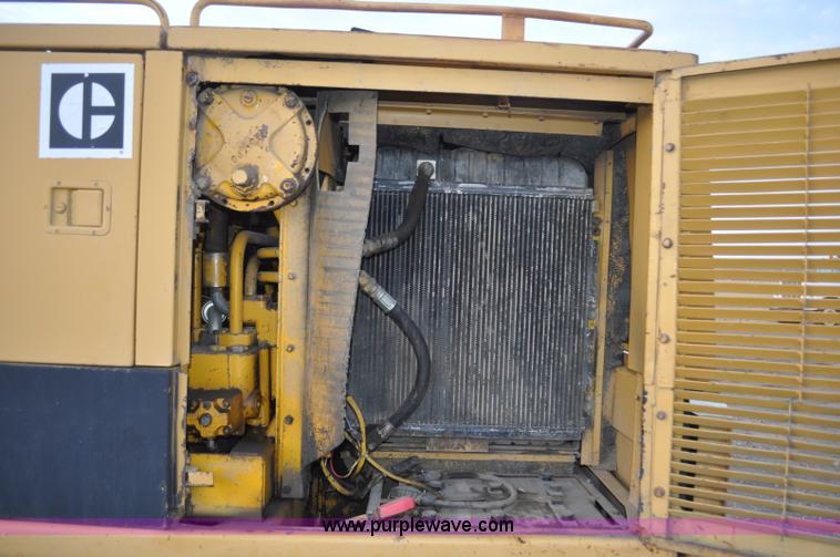 image for item F2236 1977 Caterpillar 225 excavator