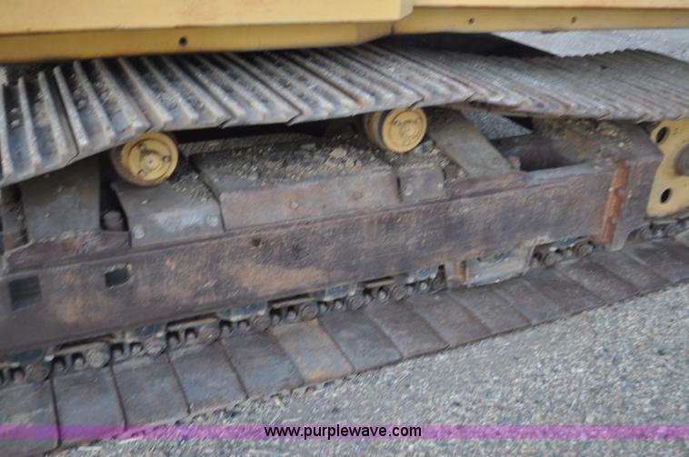 image for item F2236 1977 Caterpillar 225 excavator