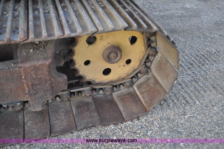 image for item F2236 1977 Caterpillar 225 excavator