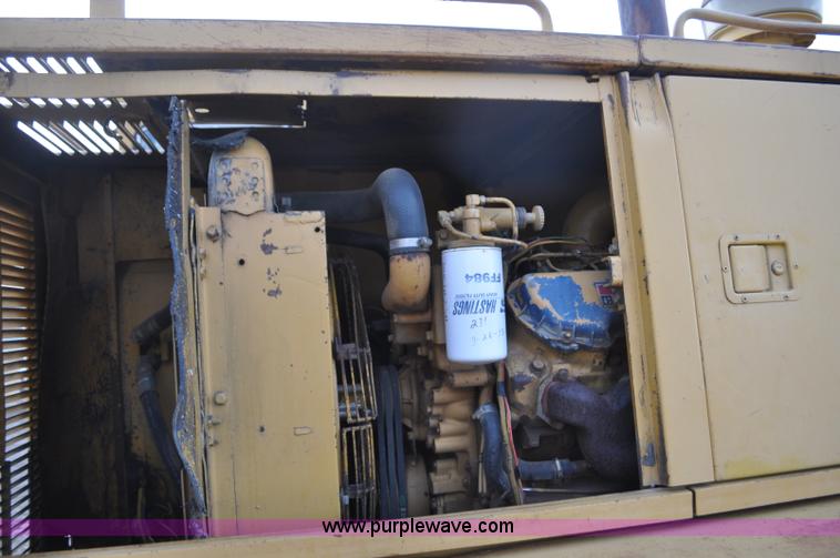 image for item F2236 1977 Caterpillar 225 excavator