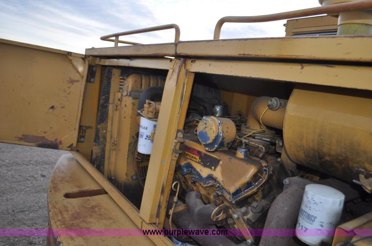 image for item F2236 1977 Caterpillar 225 excavator