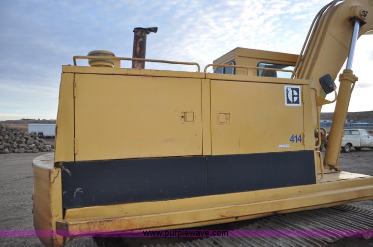 image for item F2236 1977 Caterpillar 225 excavator