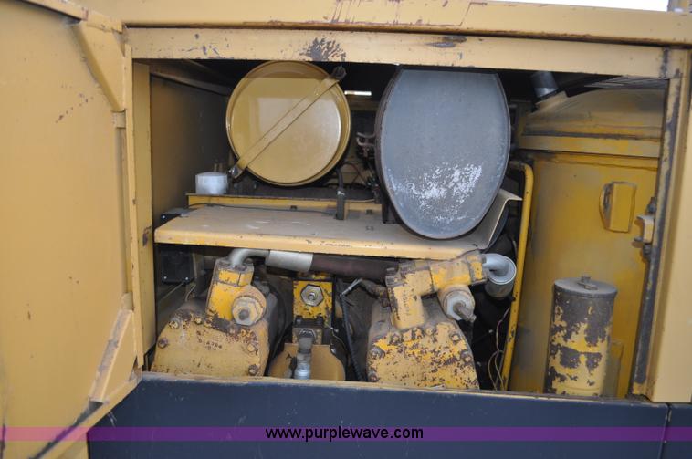 image for item F2236 1977 Caterpillar 225 excavator