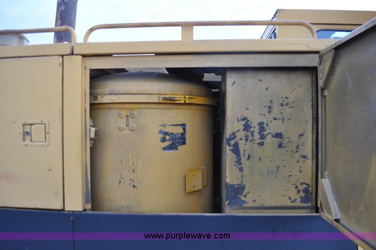 image for item F2236 1977 Caterpillar 225 excavator