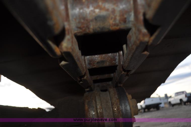 image for item F2236 1977 Caterpillar 225 excavator