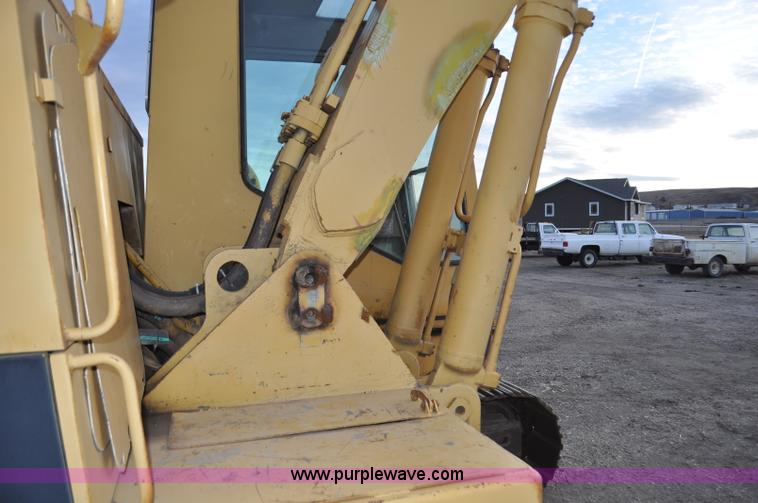 image for item F2236 1977 Caterpillar 225 excavator