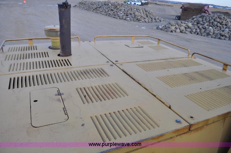 image for item F2236 1977 Caterpillar 225 excavator