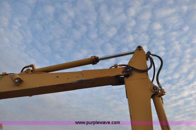 image for item F2236 1977 Caterpillar 225 excavator