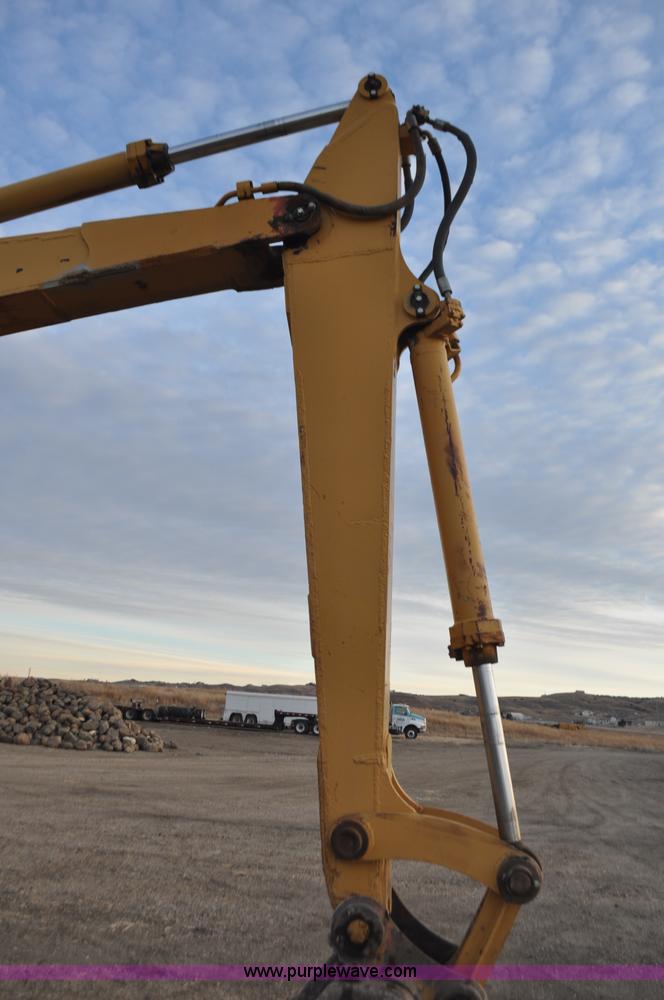 image for item F2236 1977 Caterpillar 225 excavator