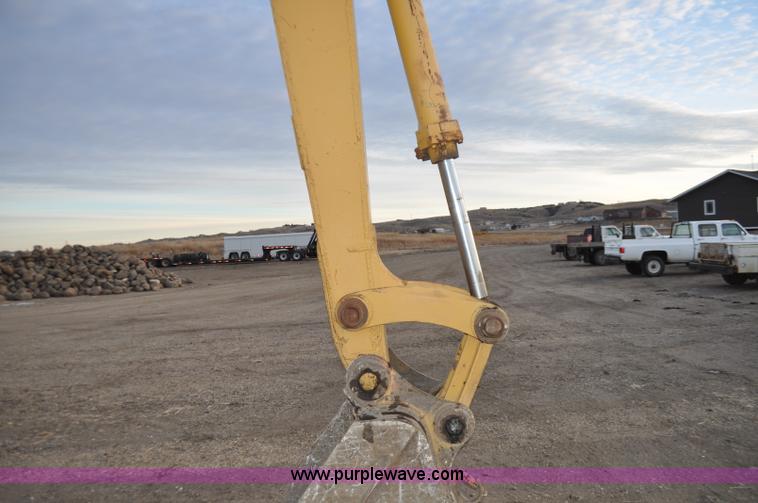 image for item F2236 1977 Caterpillar 225 excavator