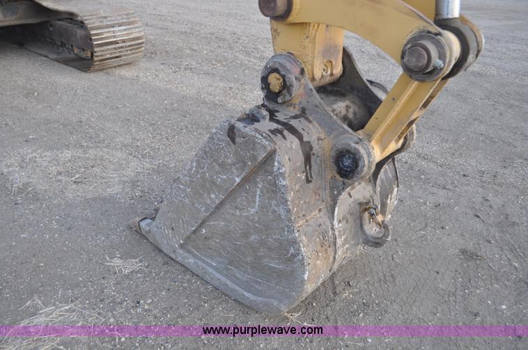 image for item F2236 1977 Caterpillar 225 excavator
