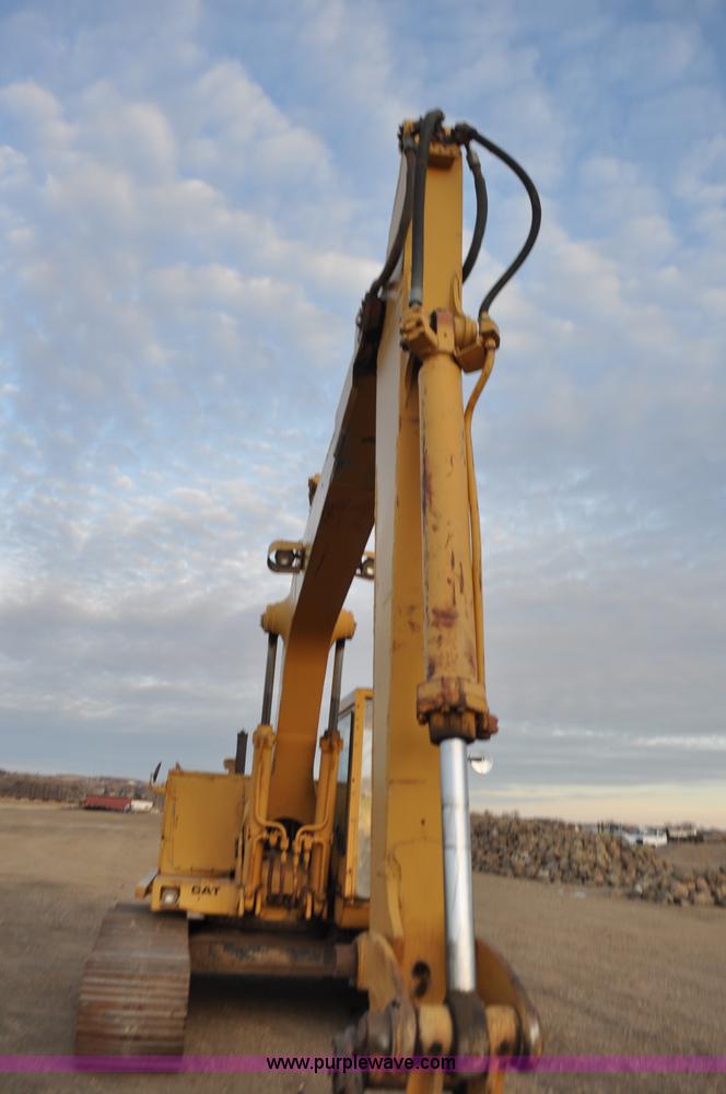 image for item F2236 1977 Caterpillar 225 excavator