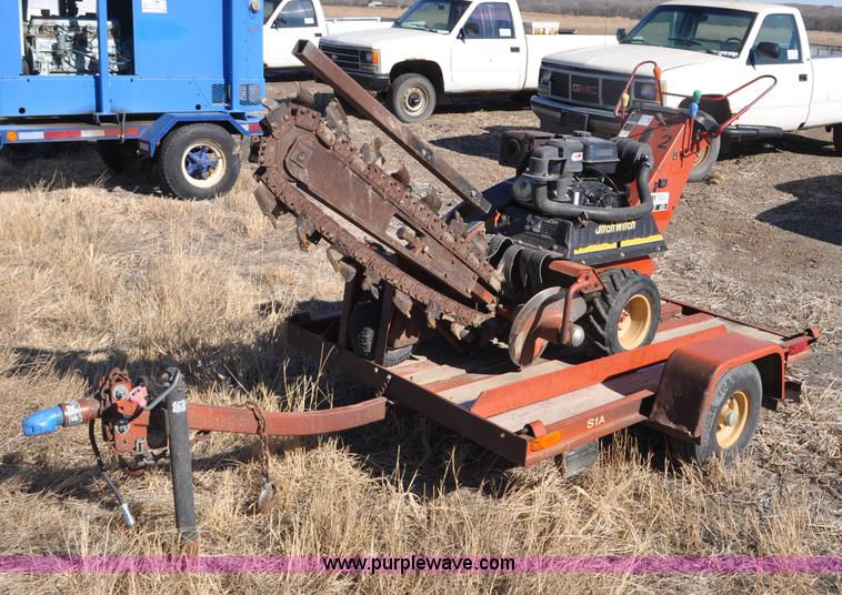 image for item F2239 2002 Ditch Witch 1230H trencher