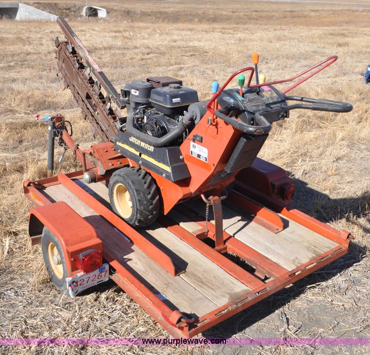 image for item F2239 2002 Ditch Witch 1230H trencher