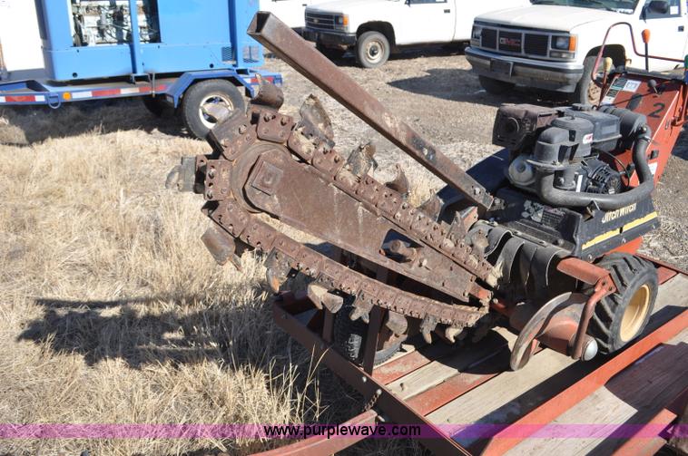 image for item F2239 2002 Ditch Witch 1230H trencher