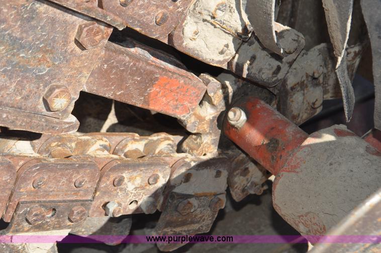 image for item F2239 2002 Ditch Witch 1230H trencher