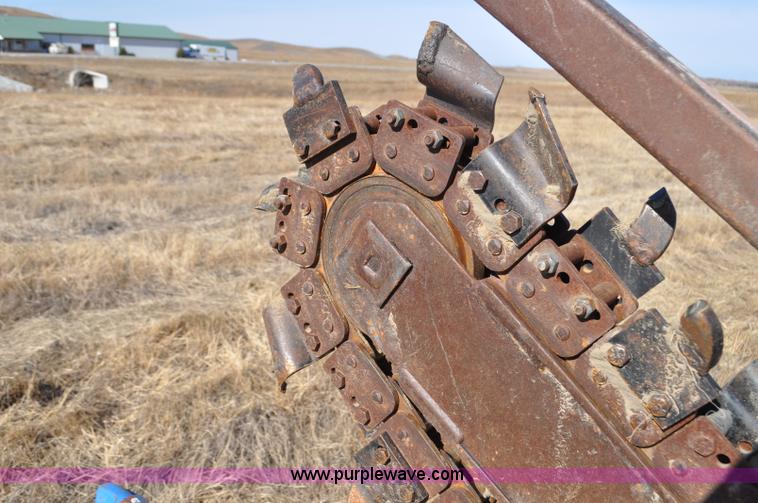 image for item F2239 2002 Ditch Witch 1230H trencher