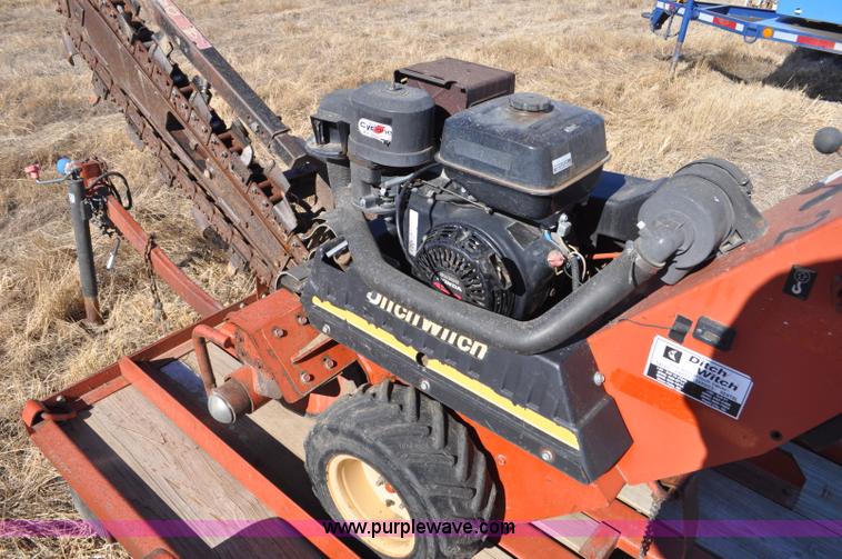 image for item F2239 2002 Ditch Witch 1230H trencher