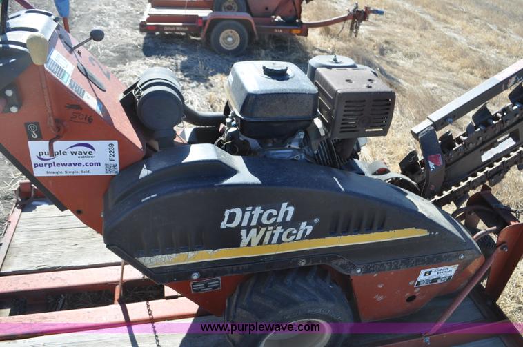 image for item F2239 2002 Ditch Witch 1230H trencher