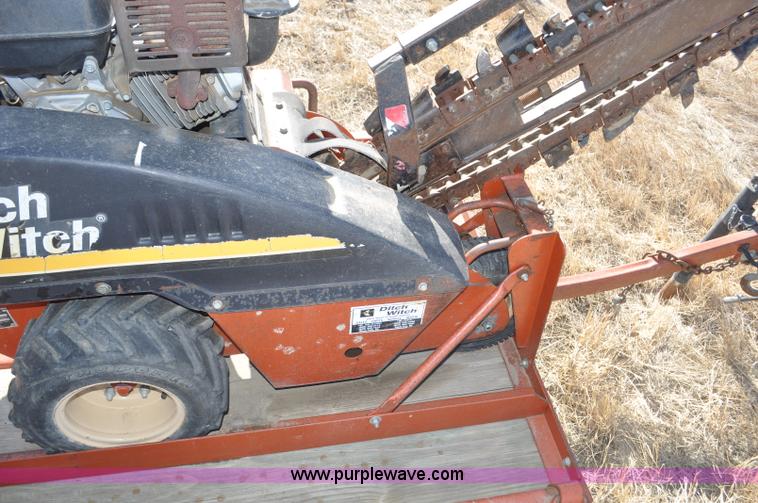 image for item F2239 2002 Ditch Witch 1230H trencher