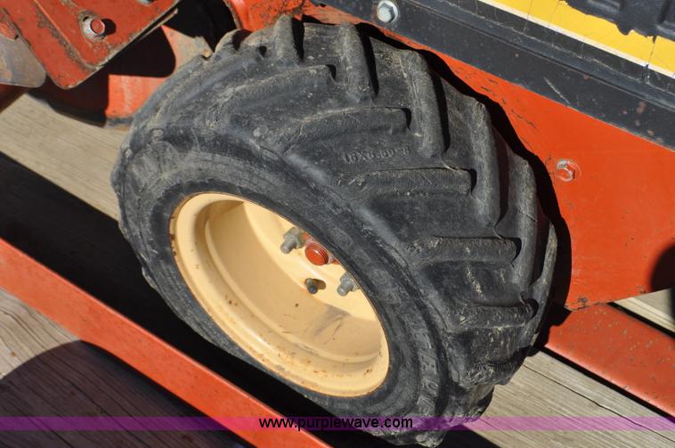 image for item F2239 2002 Ditch Witch 1230H trencher