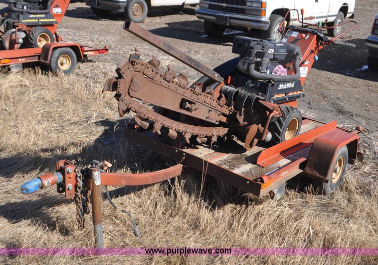 image for item F2240 2002 Ditch Witch 1230H trencher