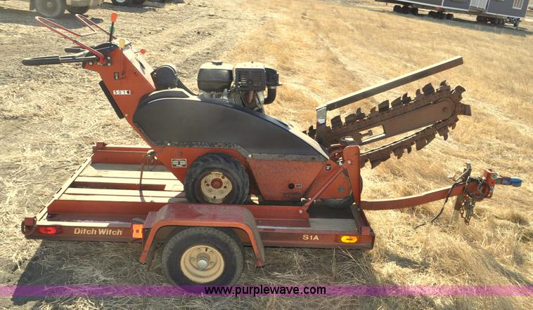 image for item F2240 2002 Ditch Witch 1230H trencher